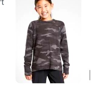 Athleta Girl Cozy Cross Your Fingers Sweatshirt Black Camo: XS/6